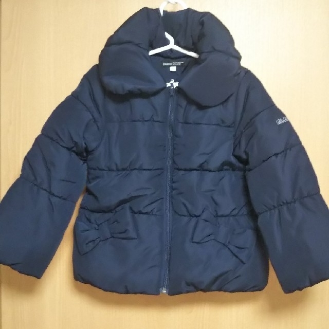 BeBe(ベベ)の値下げしました 新品 BeBe 女児 コート 110cm 紺色 キッズ/ベビー/マタニティのキッズ服女の子用(90cm~)(コート)の商品写真