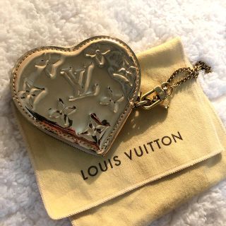 ルイヴィトン(LOUIS VUITTON)のクリスマス価格！レア★ルイヴィトンゴールドハートポーチ(ポーチ)