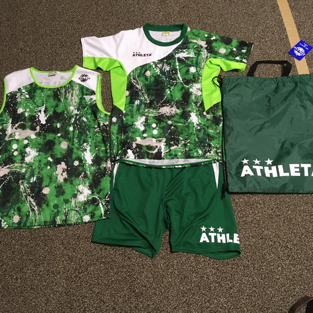 ATHLETA(アスレタ)のアスレタ　ATHLETA ユニフォームセット　160新品　交渉中 スポーツ/アウトドアのサッカー/フットサル(ウェア)の商品写真