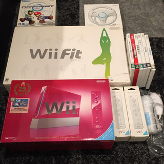 ウィー(Wii)の【限定品】スーパーマリオ25周年限定Wii本体 & Wii Fit セット(家庭用ゲーム機本体)