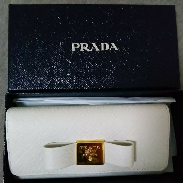 PRADA(プラダ)の《専用》PRADA 財布 サフィアーノ フィオッコ 白 レディースのファッション小物(財布)の商品写真