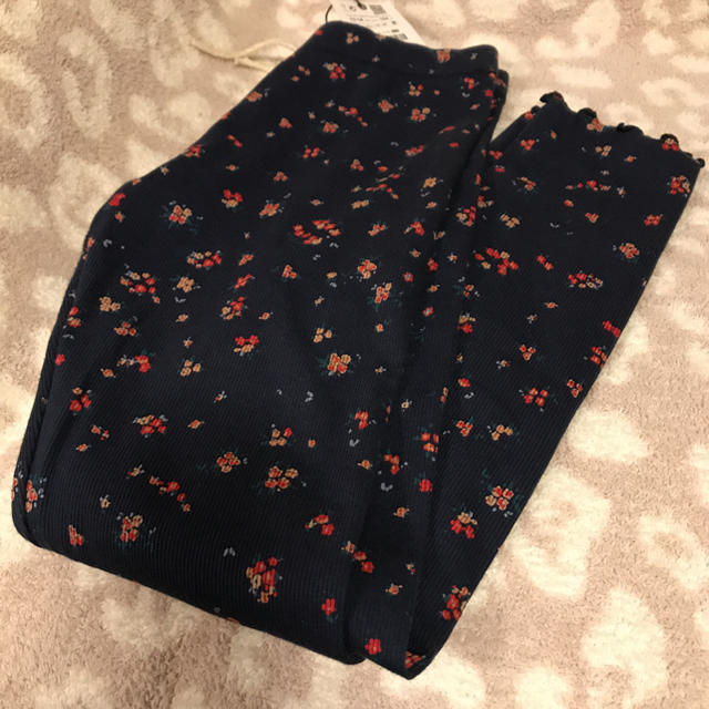 ZARA KIDS(ザラキッズ)のZARAKIDS 小花柄レギンス 160cm 女の子 キッズ/ベビー/マタニティのキッズ服女の子用(90cm~)(パンツ/スパッツ)の商品写真