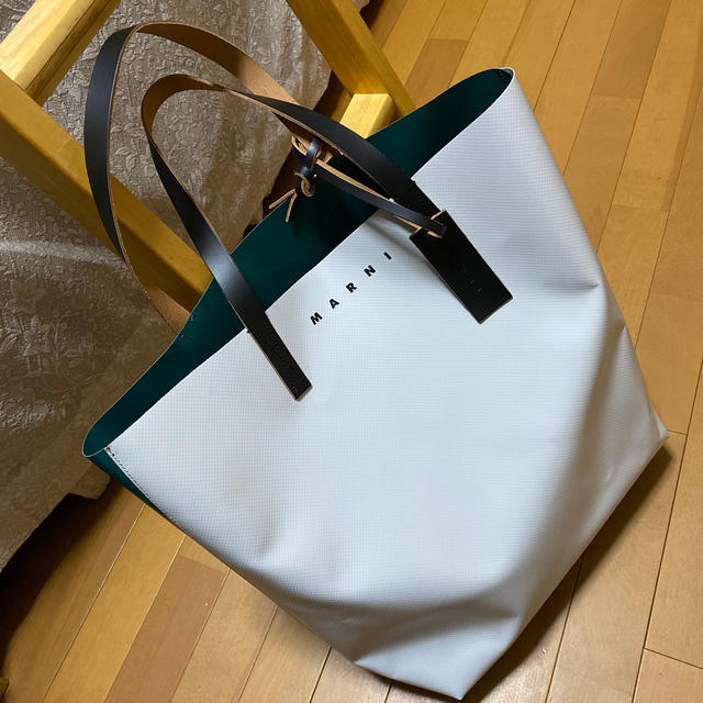 バッグ新作　MARNI バイカラー　トートバッグ　white&green