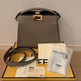 fendi フェンディ  エッセンシャリー　ピーカブー