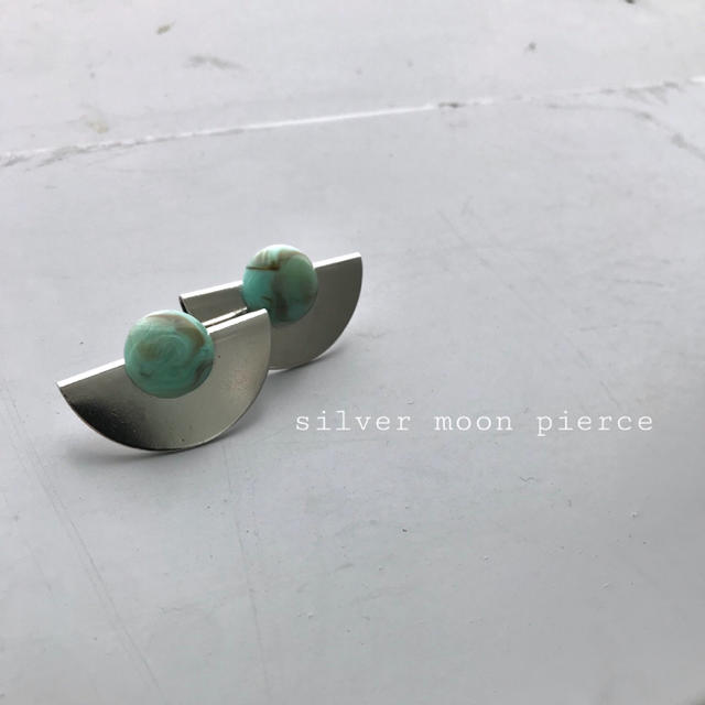 COS(コス)の再入荷　silver moon pierce レディースのアクセサリー(ピアス)の商品写真