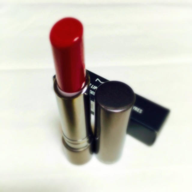 MAC(マック)のMAC レッドネセシティ コスメ/美容のベースメイク/化粧品(口紅)の商品写真
