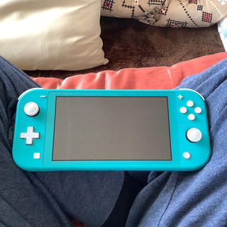 ニンテンドースイッチ(Nintendo Switch)のNintendo Switch  Lite ターコイズ　ハードポーチ付き(家庭用ゲーム機本体)