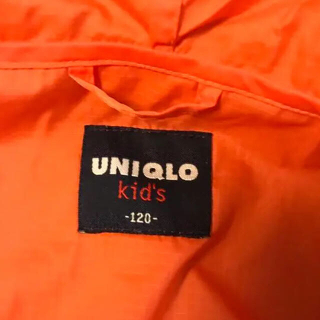 UNIQLO(ユニクロ)のウィンドブレーカー　コンパクト　ヤッケ　シャカシャカ　オレンジ　携帯　120 キッズ/ベビー/マタニティのキッズ服男の子用(90cm~)(ジャケット/上着)の商品写真