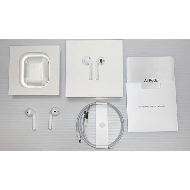 Apple(アップル)のApple AirPods 第二世代　ワイヤレス充電　エアポッズ　イヤホン スマホ/家電/カメラのオーディオ機器(ヘッドフォン/イヤフォン)の商品写真