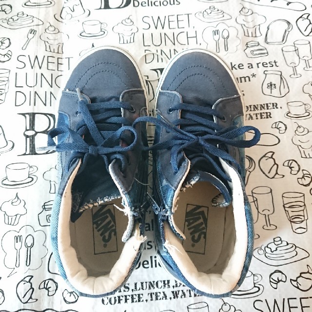 VANS(ヴァンズ)のVANSデニムハイカット22センチ キッズ/ベビー/マタニティのキッズ靴/シューズ(15cm~)(スニーカー)の商品写真