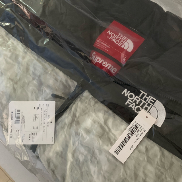 Supreme(シュプリーム)の送込!Lサイズ!Supreme North Face Paper ヌプシ 紙 メンズのジャケット/アウター(ダウンジャケット)の商品写真