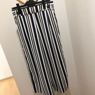 ザラ(ZARA)のストライプ柄クロップドパンツ(クロップドパンツ)