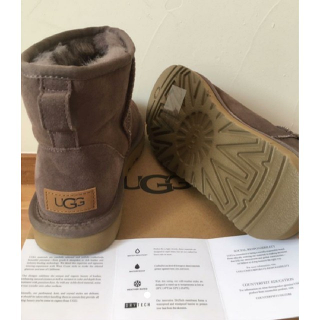 UGG(アグ)の専用【新品】 UGGクラシックミニⅱブーツ（ストーミーグレー:約23.5cm） レディースの靴/シューズ(ブーツ)の商品写真