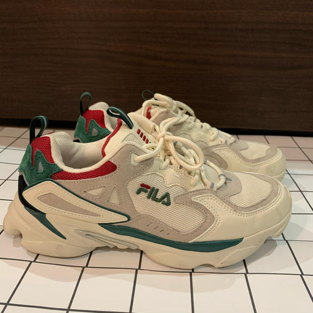 FILA(フィラ)のフィラ　FILA スニーカー　韓国　25.5 レディースの靴/シューズ(スニーカー)の商品写真