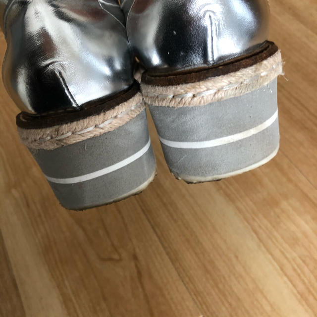 VERY掲載 Mathilda 厚底ウェッジローファー マチルダ　シルバー レディースの靴/シューズ(ローファー/革靴)の商品写真