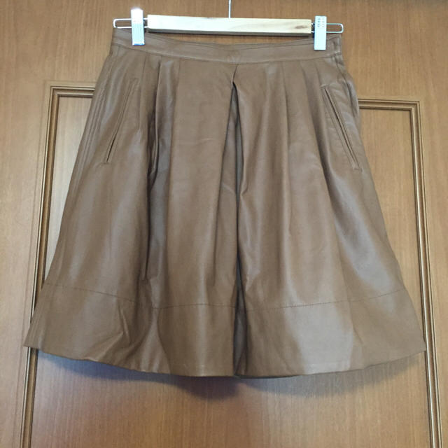 TOMORROWLAND(トゥモローランド)のマカフィーフェイクレザースカート レディースのスカート(ひざ丈スカート)の商品写真