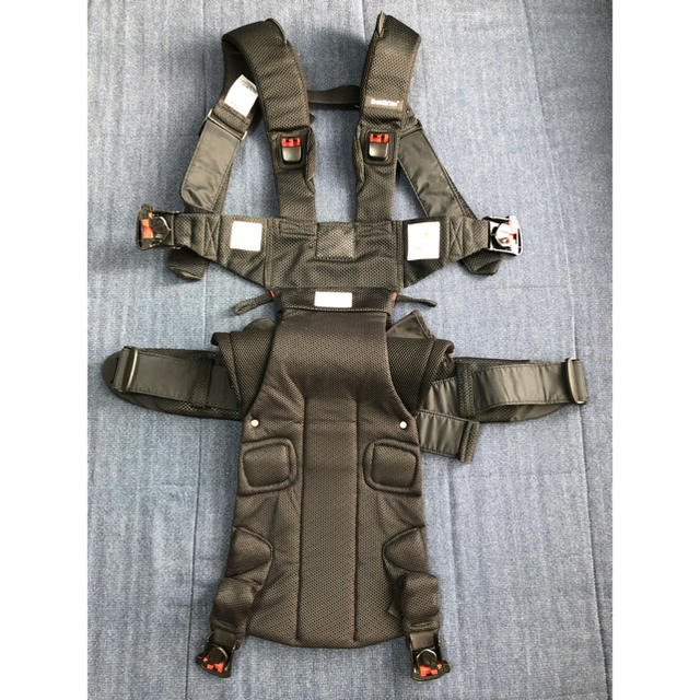 BABYBJORN(ベビービョルン)の　美品　ベビービョルンone＋ キッズ/ベビー/マタニティの外出/移動用品(抱っこひも/おんぶひも)の商品写真