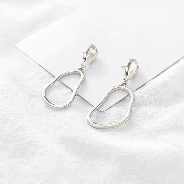 AHKAH(アーカー)のoval imperfect hoop pierce SILVER レディースのアクセサリー(ピアス)の商品写真