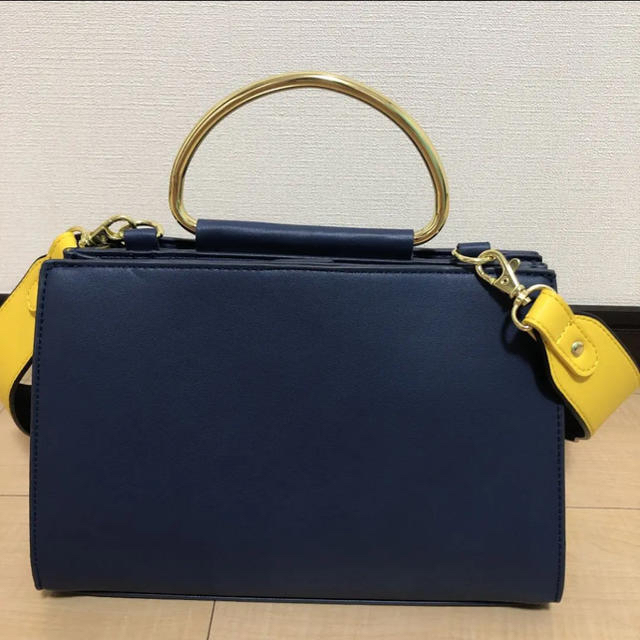 GU(ジーユー)の美品 2way♡ 大人可愛いミッキーの上品ショルダーバッグ レディースのバッグ(ショルダーバッグ)の商品写真