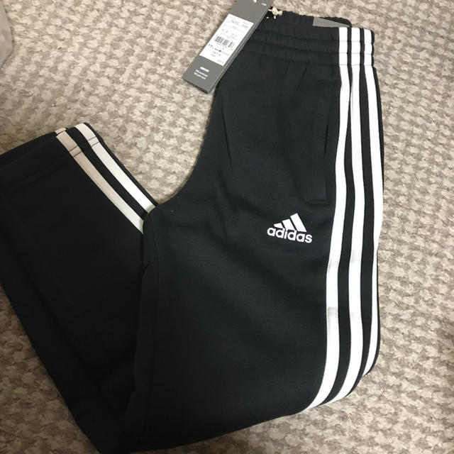 adidas(アディダス)の新品 アディダス ライン パンツ ジャージ  厚地 防寒 キッズ/ベビー/マタニティのキッズ服男の子用(90cm~)(パンツ/スパッツ)の商品写真