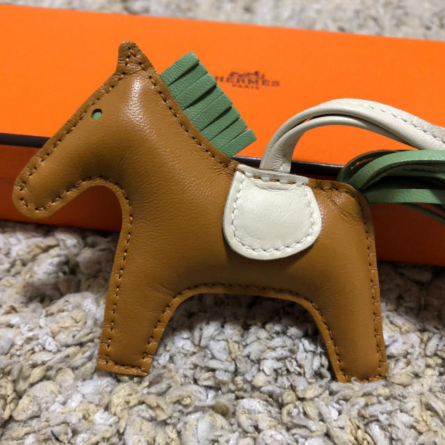 100%新品人気SALE】 Hermes - 新作ロデオ PM セサミ 新品の通販 by