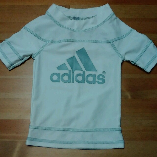 adidas(アディダス)のアディダス　ラッシュガード キッズ/ベビー/マタニティのベビー服(~85cm)(水着)の商品写真