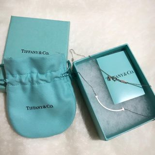 ティファニー(Tiffany & Co.)の35189424 Ｔ スマイル ペンダント ミニ 18KWG ネックレス(ネックレス)