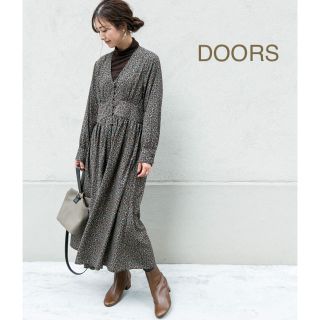 アーバンリサーチドアーズ(URBAN RESEARCH DOORS)の新品🍀今季 DOORS thint フラワーウエストマークワンピース(ロングワンピース/マキシワンピース)