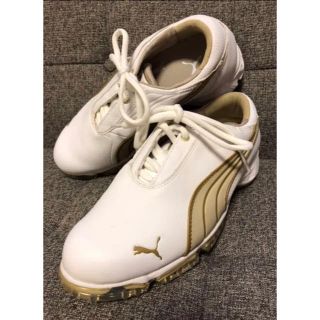 プーマ(PUMA)のPUMA ゴルフシューズ ー レディース ホワイト (22.5cm) バッグ付(シューズ)