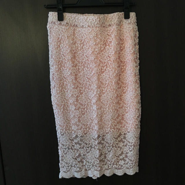 花柄ピンクレーススカート 新品 膝丈 レディースのスカート(ひざ丈スカート)の商品写真