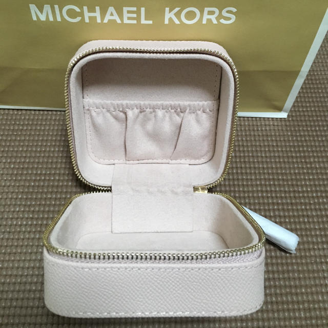 Michael Kors(マイケルコース)の専用😊 レディースのファッション小物(ポーチ)の商品写真