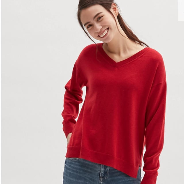 GU(ジーユー)のGU Vネックセーター 赤 レディースのトップス(ニット/セーター)の商品写真