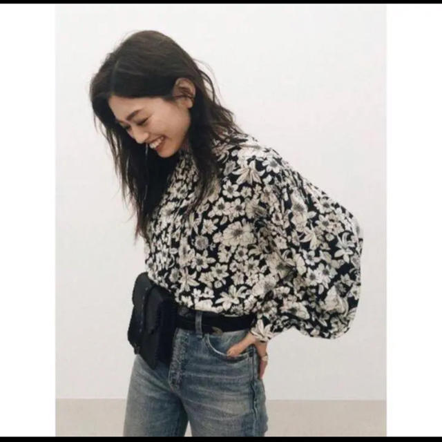 moussy(マウジー)のmoussy 花柄ブラウス レディースのトップス(シャツ/ブラウス(長袖/七分))の商品写真