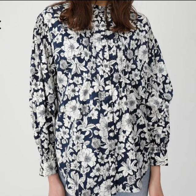 moussy(マウジー)のmoussy 花柄ブラウス レディースのトップス(シャツ/ブラウス(長袖/七分))の商品写真