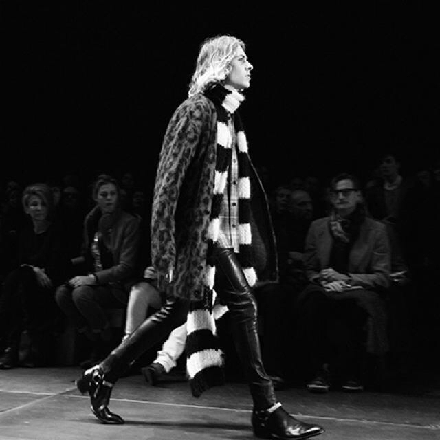 Saint Laurent(サンローラン)のSAINT LAURENT ボーダーロングマフラー メンズのファッション小物(マフラー)の商品写真