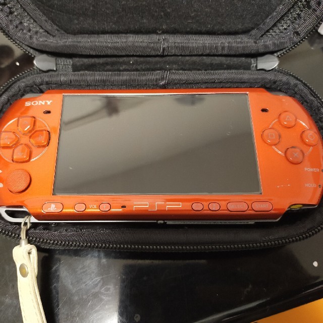 PlayStation Portable(プレイステーションポータブル)のPSP　ソフト付き エンタメ/ホビーのゲームソフト/ゲーム機本体(家庭用ゲーム機本体)の商品写真