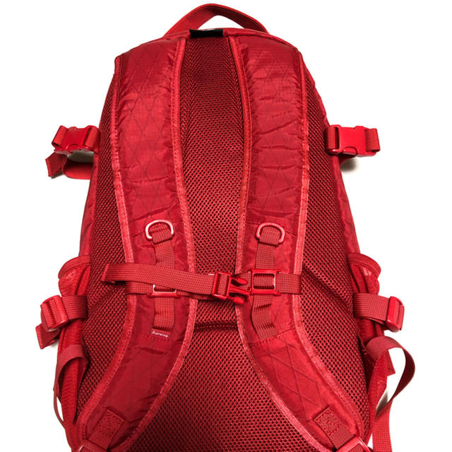 Supreme(シュプリーム)の専用　　新品 supreme 18AW backpack  レッド 国内正規品 メンズのバッグ(バッグパック/リュック)の商品写真