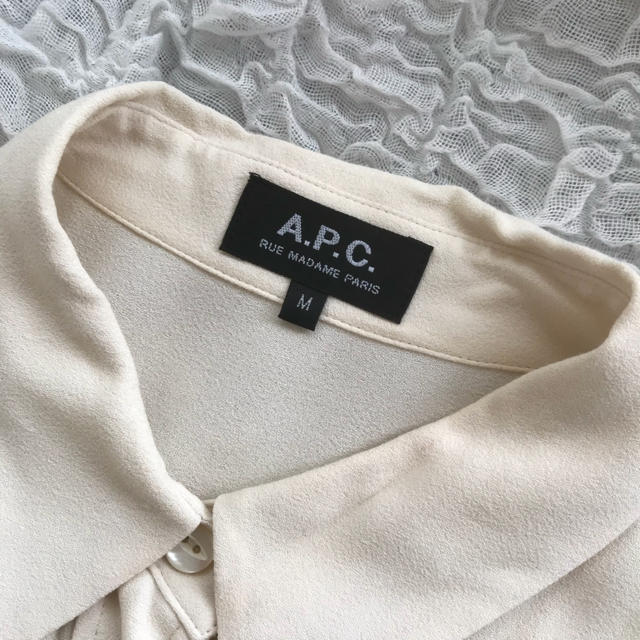 A.P.C(アーペーセー)のA.P.C 白 シャツ ブラウス 美品 綺麗 ホワイト クリーム レディースのトップス(シャツ/ブラウス(長袖/七分))の商品写真