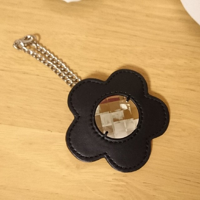 MARY QUANT(マリークワント)の【中古】マリークワント🌼 デイジーチャーム🌼ブラック レディースのアクセサリー(チャーム)の商品写真