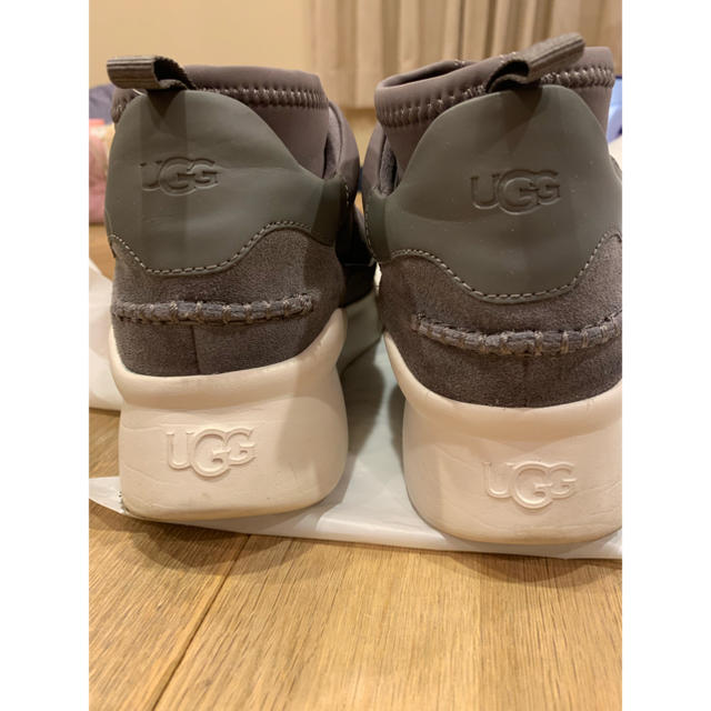 UGG ニュートラスニーカー