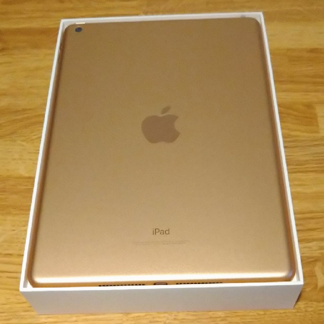 iPad 9.7インチ Wi-Fiモデル 32GB MRJN2J/A ゴールドのサムネイル