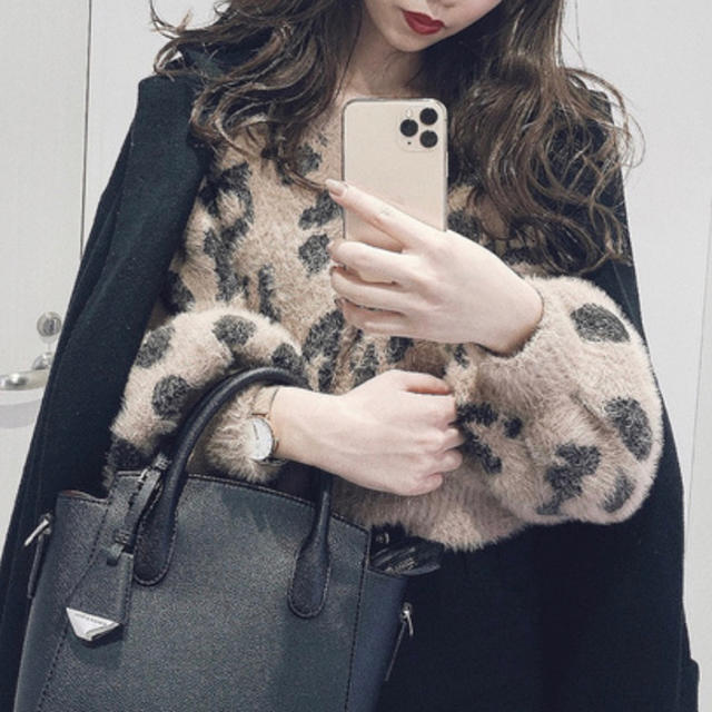 rienda(リエンダ)のrienda Leopard Shaggy Vneck TOP レディースのトップス(ニット/セーター)の商品写真