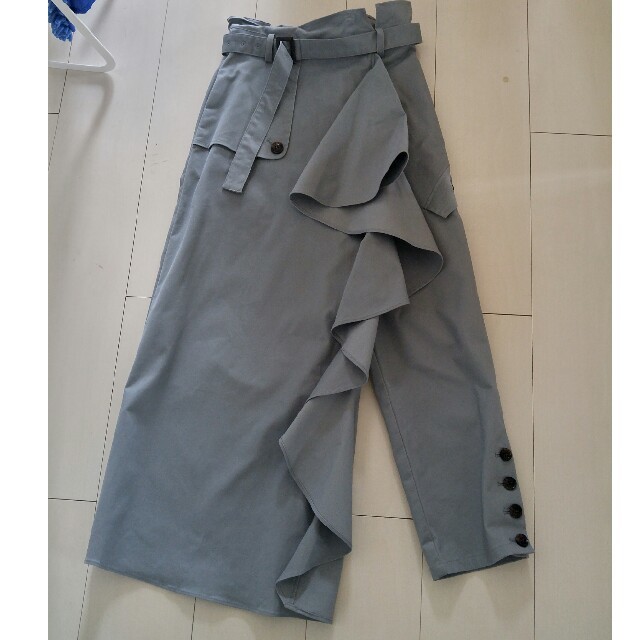 Ameri VINTAGE(アメリヴィンテージ)の()様専用 アメリヴィンテージ FLARE RUFFLE CHINO PANTS レディースのパンツ(カジュアルパンツ)の商品写真