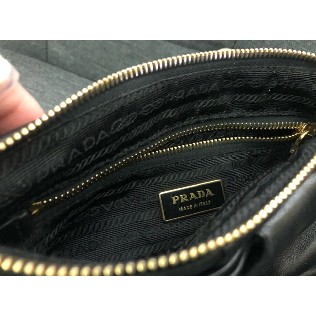 PRADA(プラダ)のPRADA ショルダーバッグ  レディースのバッグ(ショルダーバッグ)の商品写真