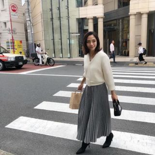 ザラ(ZARA)のバースデーバッシュ プリーツロングスカート(ロングスカート)