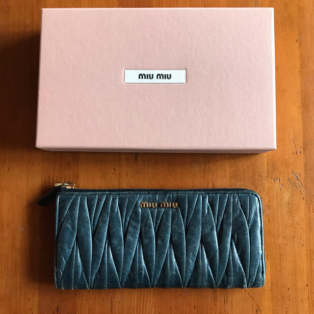 miumiu(ミュウミュウ)の長財布　miumiu レディースのファッション小物(財布)の商品写真