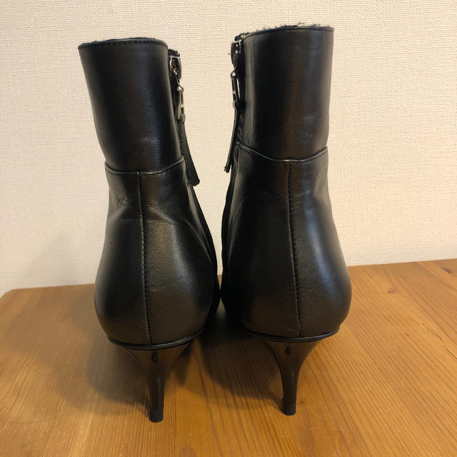 ZARA(ザラ)の新品 ZARA 本革ショートブーツ 39サイズ レディースの靴/シューズ(ブーツ)の商品写真