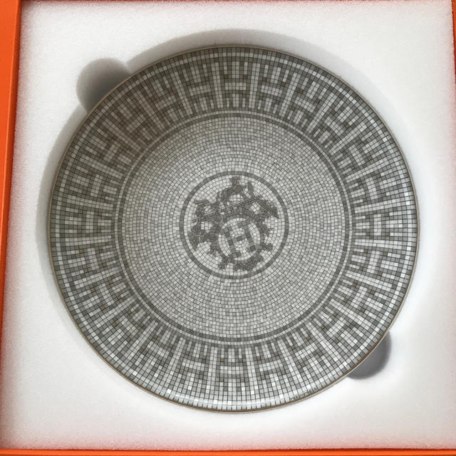 新品 】 Hermes HERMESデザートプレートモザイク24プラチナ - 食器 特売新入荷特価 HERMES プレート2枚組 食器