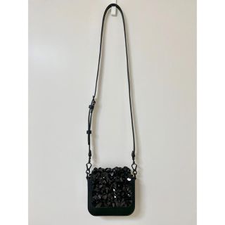 チャールズアンドキース(Charles and Keith)の【再出品】Charles and Keith スパンコールフラワーバッグ(ショルダーバッグ)