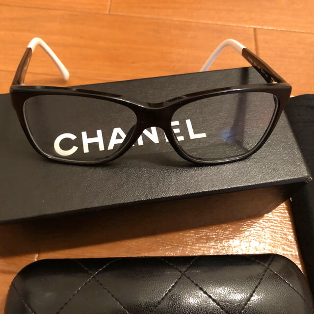 レディースCHANEL メガネとメガネケース